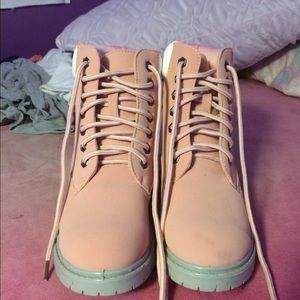BRAND NEW pink timberland like boots