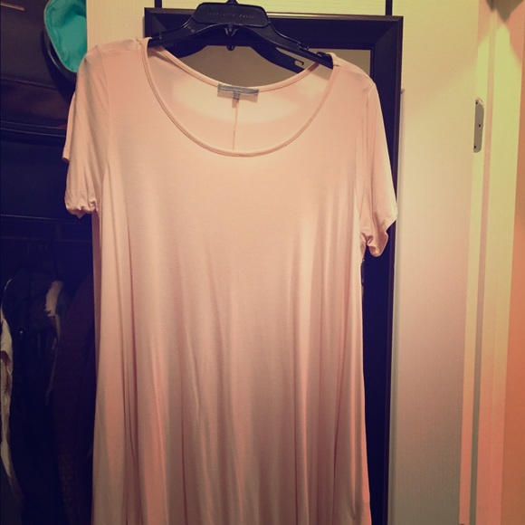 Light pink tunic style dress- has pockets!