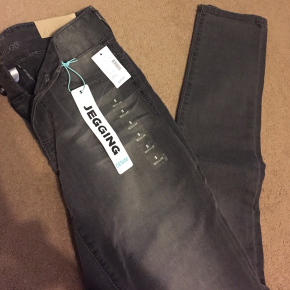 Maurice's faded black/gray Jeggings - size small