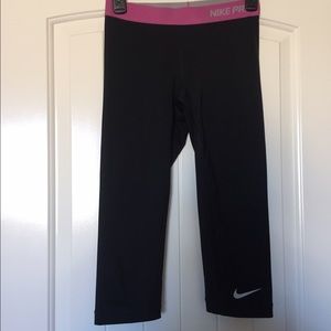 Cropped Nike Pro leggings
