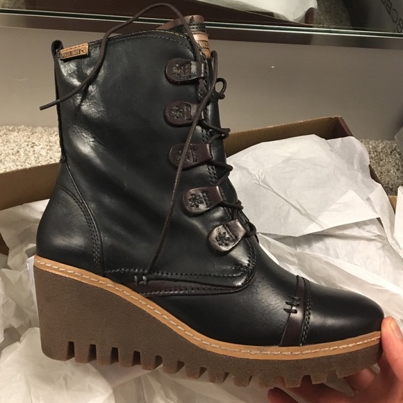 PIKOLINOS Shoes - Pikolinos Black with brown detail wedge lace boot