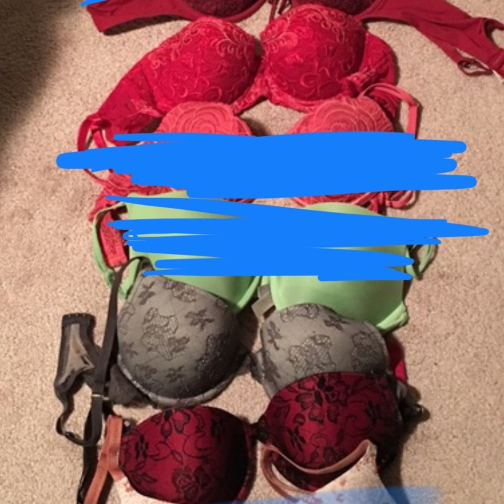 Bras can buy in a bundle or individual.