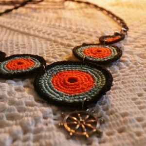 Necklace in crochet and macrame