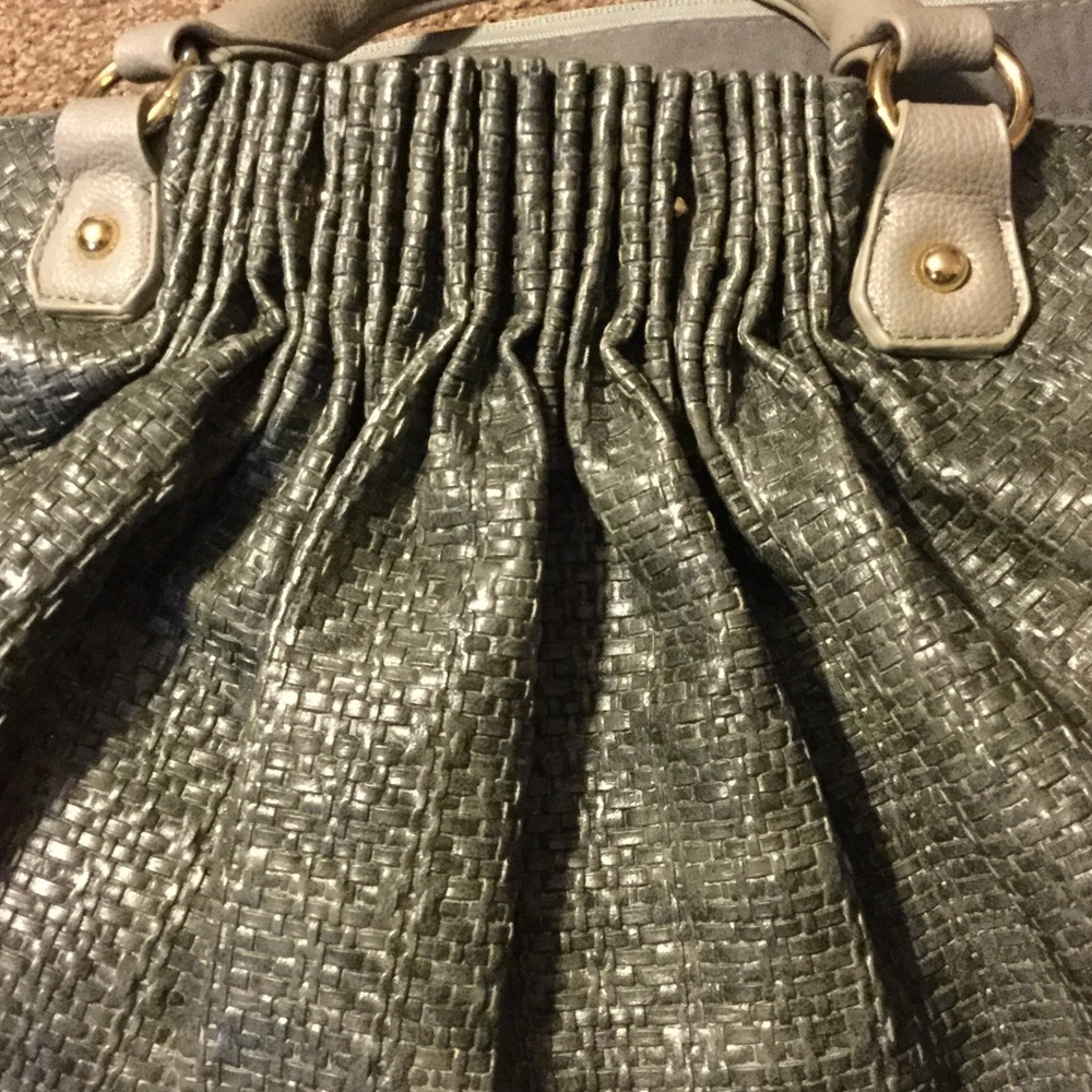 🚫SOLD🚫 Large Weekend Tote in Grey - Picture 6 of 8
