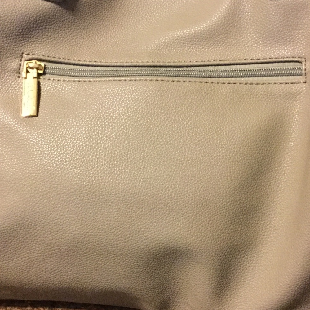 🚫SOLD🚫 Large Weekend Tote in Grey - Picture 7 of 8