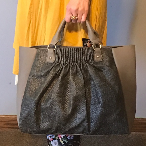 🚫SOLD🚫 Large Weekend Tote in Grey - Picture 4 of 8