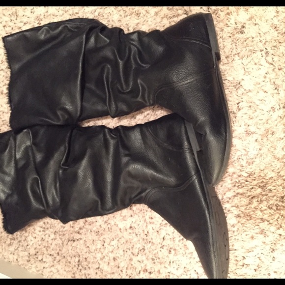 Black warm boots!