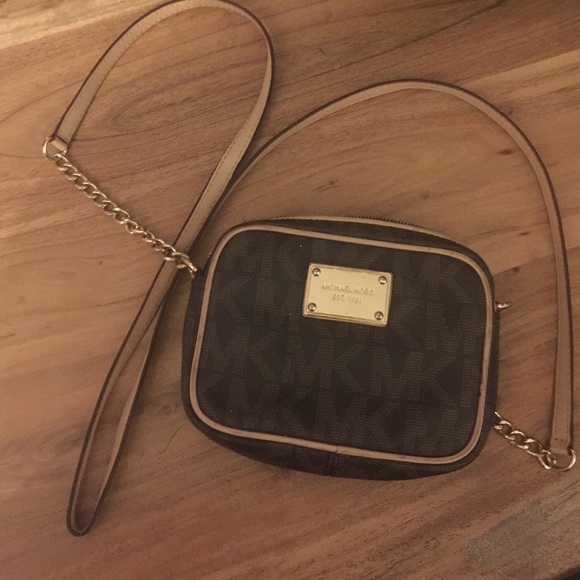 MIcheal Kors cross body bag