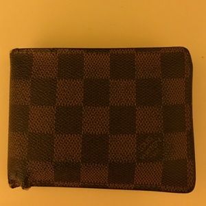 Authentic Men's Louis Vuitton wallet Authentic Men's Louis Vuitton wallet