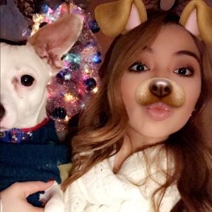 Meet your Posher, Nayeli