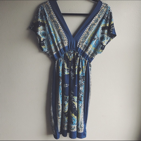 •v cut dress•