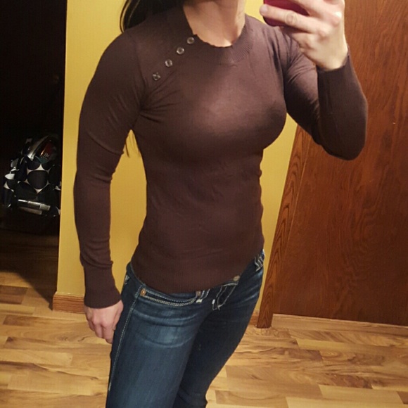 Very soft n comfy dark brown Gap top!
