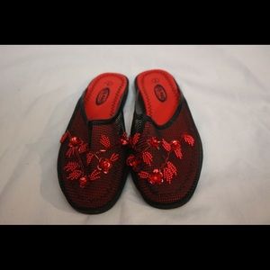 Embroidery mesh slippers