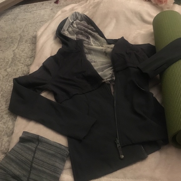Lululemon reversible jacket - Picture 2 of 4