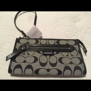 Coach clutch/wristlet.