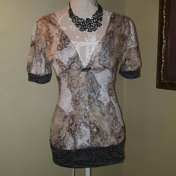 Adorable Daytrip top