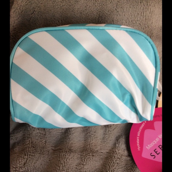 Gifted🎁So Cute, 🌸 NWT 🌸 Makeup bag - Picture 2 of 3