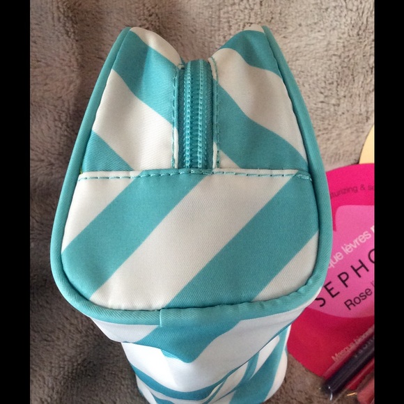 Gifted🎁So Cute, 🌸 NWT 🌸 Makeup bag - Picture 3 of 3