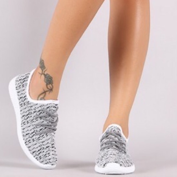 Flyknit Sneakers  - Picture 2 of 3