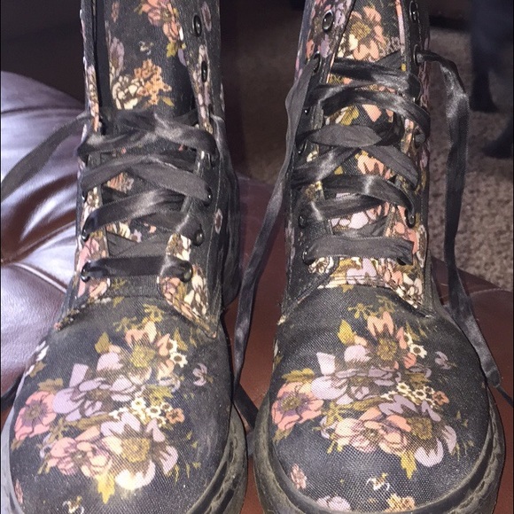 Dr. Martens Shoes - Doc Martens