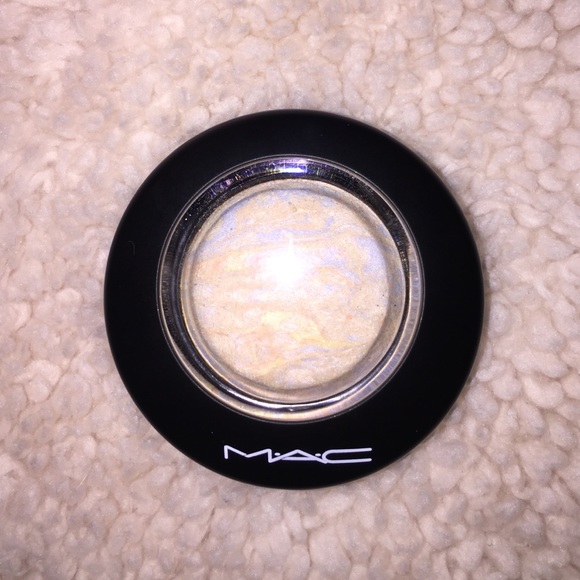 MAC mineralize skin finish