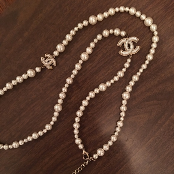 Authentic Chanel costume jewelry necklace