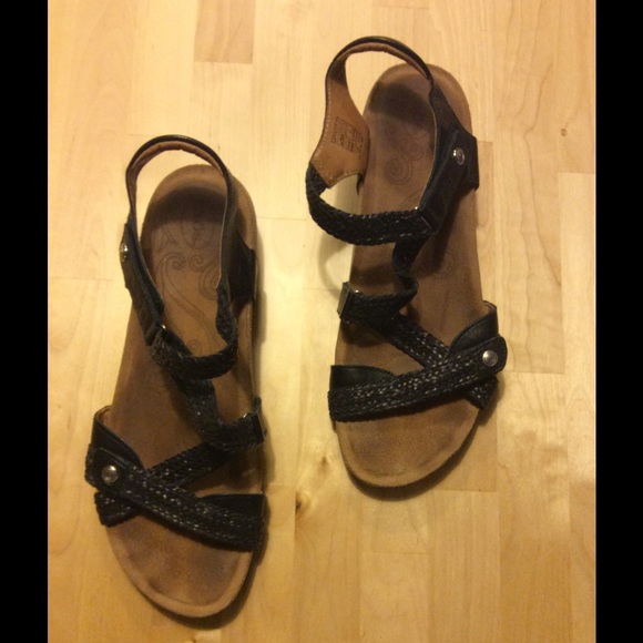 Taos Black leather sandals
