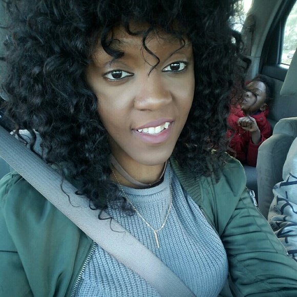 Meet your Posher, Anna - Picture 2 of 2