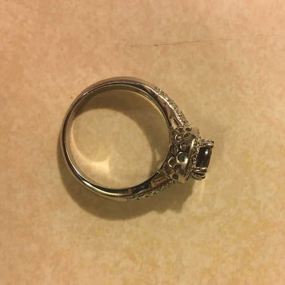 Size 10 fashion ring - Picture 3 of 3