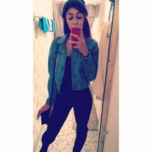 Meet your Posher, Chanel