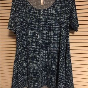 LuLaRoe  T-shirt size small.