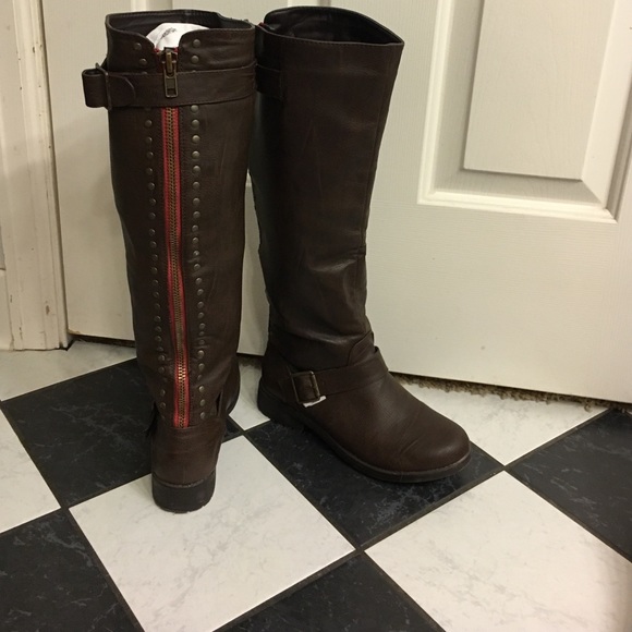 Brown boots with accent red zipper. Faux leather.