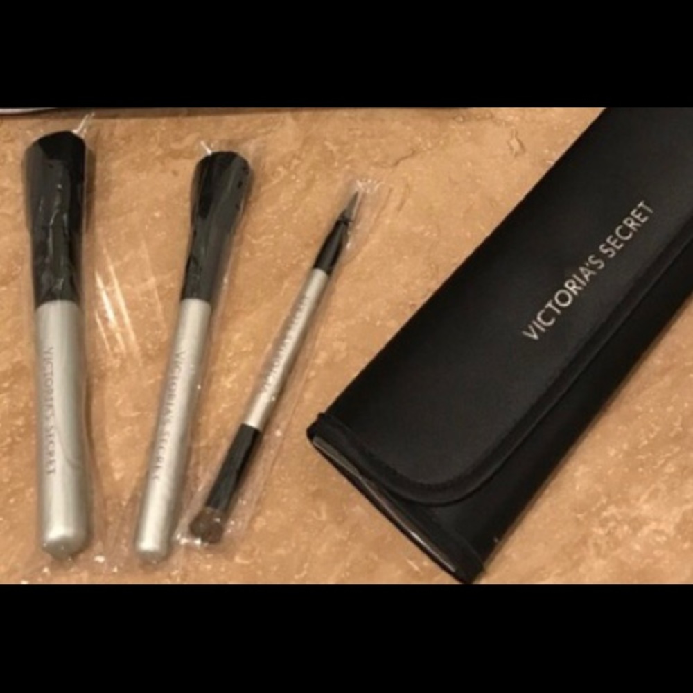 Victoria's Secret Makeup Brush Set - Picture 1 of 2