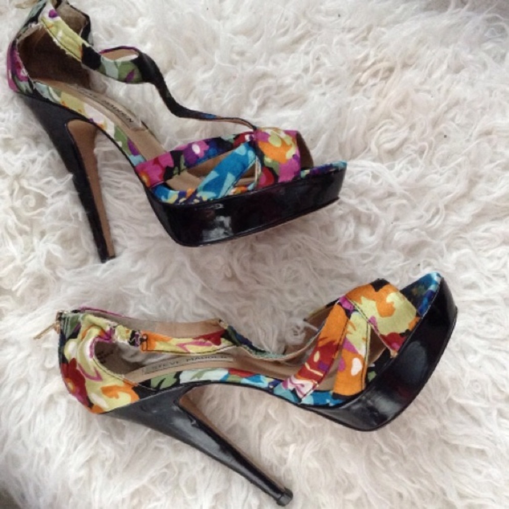 STEVE MADDEN HAYLOW SATIN T STRAP SANDALS 5.5 M
