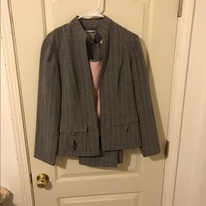 3pc. Women's pant suit