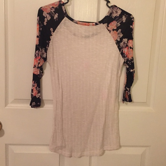 Top - Picture 2 of 2