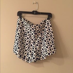 Geometric Ann Taylor Short