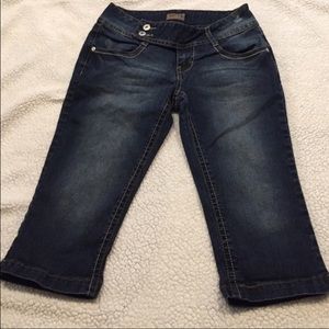 Mudd Denim - ⭕️Mudd dark wash capris Mudd Denim - ⭕️Mudd dark wash capris