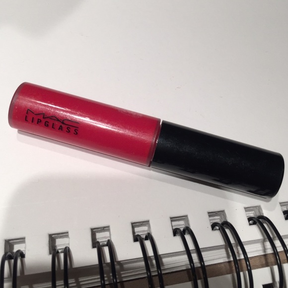 MAC Lipglass in Russian Red