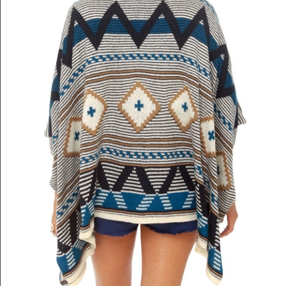 BB DAKOTA Dupree Poncho - Picture 2 of 3