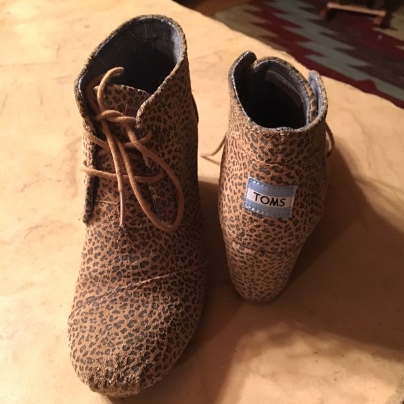 Toms Cheetah Desert 🌵Wedge, suede Women's 7.5!!