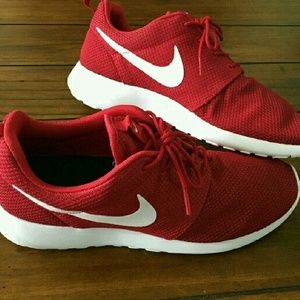 Red Nike Rosche's