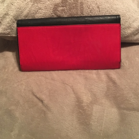 Guess Clutch - Picture 2 of 3