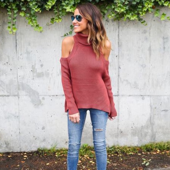 Vici cold shoulder sweater terracotta lg L'atiste