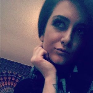 Meet your Posher, Leona