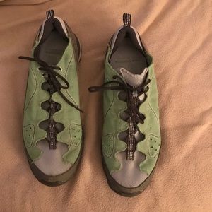 New Balance Lite green, cream and tan trannies