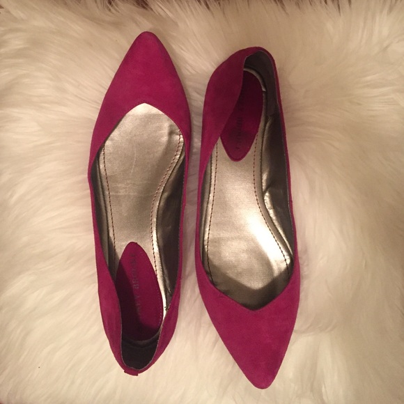Women's size 9 magenta flats