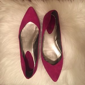 Women's size 9 magenta flats