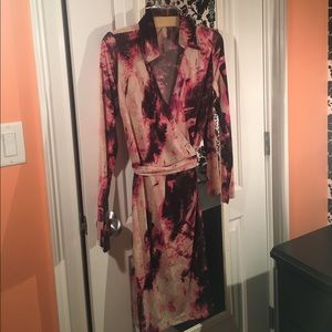 BCBGMAXAZRIA pink graphic patterned wrap dress