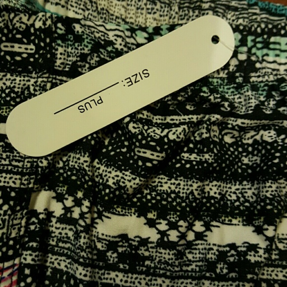 Plus Size Multi-Color Leggings - Picture 2 of 4